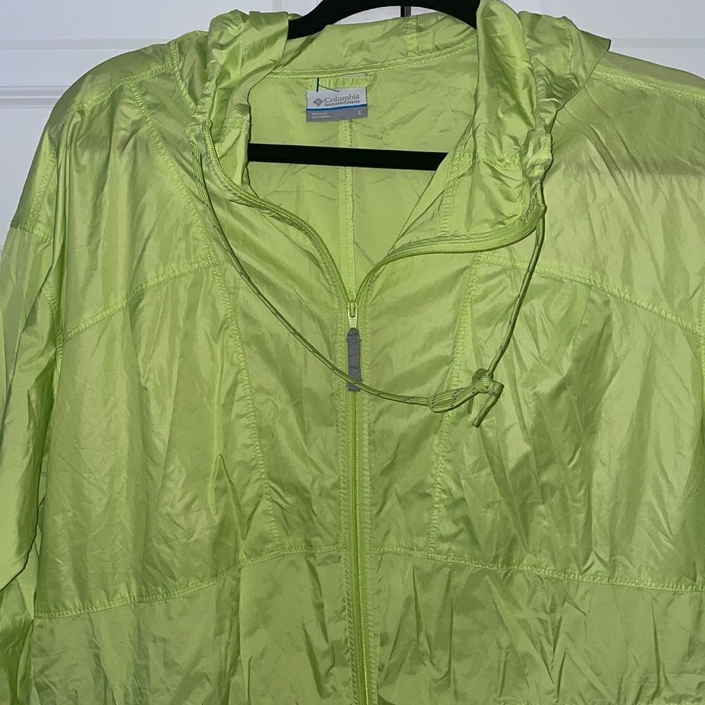 Columbia lightweight windbreaker 